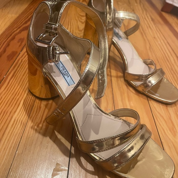 Prada Patent Leather heels - Picture 6 of 7